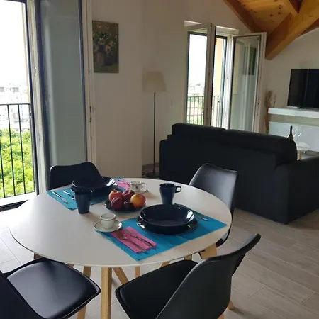 Lake View Apartment